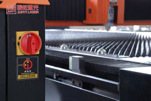 Fiber Laser Cutting Machine (Medium-thickness Metal Cutting)
