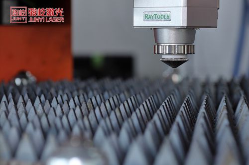 Fiber Laser Cutting Machine (Medium-thickness Metal Cutting)